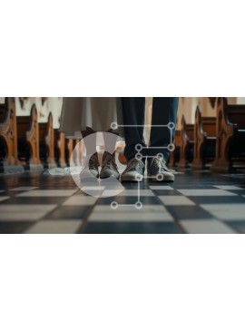 Intra Συλλεκτικό Ξύλινο Παζλ Plywood  4mm - Νύφη και γαμπρός σε μια άδεια εκκλησία με τα γαμήλια παπούτσια Σε Ξύλινο Κουτί - Διαστάσεις Puzzle: 10x10 cm – 25 κομμάτια