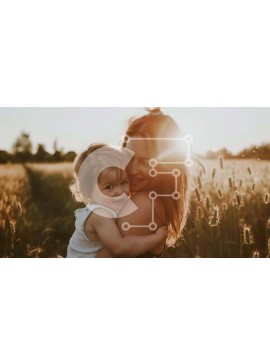 Intra Συλλεκτικό Ξύλινο Παζλ Plywood  4mm - Μητέρα και παιδί αγκαλιάζονται σε ένα ηλιόλουστο πεδίο Σε Ξύλινο Κουτί - Διαστάσεις Puzzle: 10x10 cm – 25 κομμάτια