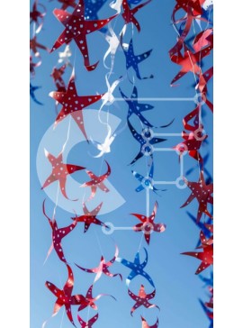 Intra Συλλεκτικό Ξύλινο Παζλ Plywood  4mm - Κόκκινα, λευκά και μπλε χάρτινα φανάρια στον ουρανό Σε Ξύλινο Κουτί - Διαστάσεις Puzzle: 10x10 cm – 25 κομμάτια