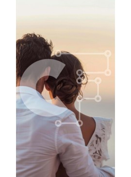 Intra Συλλεκτικό Ξύλινο Παζλ Plywood  4mm - Ρομαντικό ζευγάρι αγκαλιά με τον ωκεανό Σε Ξύλινο Κουτί - Διαστάσεις Puzzle: 10x10 cm – 25 κομμάτια