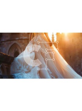 Intra Συλλεκτικό Ξύλινο Παζλ Plywood  4mm - Όμορφη νύφη με νυφικό στα σκαλιά του αρχαίου κτηρίου Σε Ξύλινο Κουτί - Διαστάσεις Puzzle: 10x10 cm – 25 κομμάτια