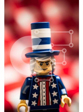 Intra Συλλεκτικό Ξύλινο Παζλ Plywood  4mm - Φιγούρα Lego με καπέλο του θείου Σαμ και πατριωτική στολή Σε Ξύλινο Κουτί - Διαστάσεις Puzzle: 10x10 cm – 25 κομμάτια