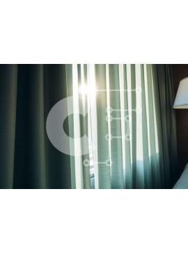 Intra Συλλεκτικό Ξύλινο Παζλ Plywood  4mm - Άνετο υπνοδωμάτιο με ανοιχτές κουρτίνες και φως του ήλιου Σε Ξύλινο Κουτί - Διαστάσεις Puzzle: 10x10 cm – 25 κομμάτια