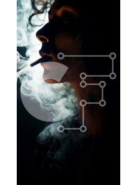 Intra Συλλεκτικό Ξύλινο Παζλ Plywood  4mm - Γυναίκα που καπνίζει σε αμυδρά φωτισμένο περιβάλλον Σε Ξύλινο Κουτί - Διαστάσεις Puzzle: 10x10 cm – 25 κομμάτια