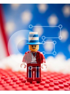 Intra Συλλεκτικό Ξύλινο Παζλ Plywood  4mm - Φιγούρα Lego που γιορτάζει την 4η Ιουλίου Σε Ξύλινο Κουτί - Διαστάσεις Puzzle: 10x10 cm – 25 κομμάτια