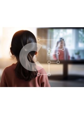 Intra Συλλεκτικό Ξύλινο Παζλ Plywood  4mm - Βραδιά οικογενειακής ταινίας: Νεαρό κορίτσι που παρακολουθεί ταινία κινουμένων σχεδίων Σε Ξύλινο Κουτί - Διαστάσεις Puzzle: 10x10 cm – 25 κομμάτια