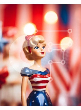 Intra Συλλεκτικό Ξύλινο Παζλ Plywood  4mm - Κούκλα Barbie με στολή αμερικανικής σημαίας Σε Ξύλινο Κουτί - Διαστάσεις Puzzle: 10x10 cm – 25 κομμάτια