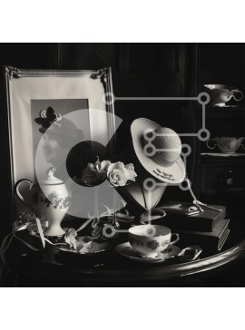 Intra Συλλεκτικό Ξύλινο Παζλ Plywood  4mm - Ηλικιωμένη γυναίκα με φλιτζάνια και τσαγιέρες Σε Ξύλινο Κουτί - Διαστάσεις Puzzle: 10x10 cm – 25 κομμάτια