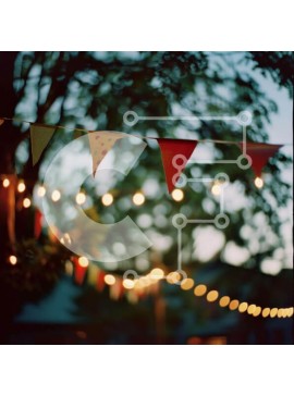 Intra Συλλεκτικό Ξύλινο Παζλ Plywood  4mm - Πολύχρωμες σημαίες και φώτα σε υπαίθρια εκδήλωση Σε Ξύλινο Κουτί - Διαστάσεις Puzzle: 10x10 cm – 25 κομμάτια