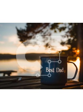 Intra Συλλεκτικό Ξύλινο Παζλ Plywood  4mm - Καλύτερη κούπα καφέ Dad σε ξύλινο τραπέζι από το νερό στο ηλιοβασίλεμα Σε Ξύλινο Κουτί - Διαστάσεις Puzzle: 10x10 cm – 25 κομμάτια