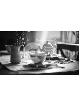 Intra Συλλεκτικό Ξύλινο Παζλ Plywood  4mm - Κλασικό ασπρόμαυρο τραπέζι με φλιτζάνια, πιατάκια, πιάτα, τσαγιέρες, λουλούδια και βάζο Σε Ξύλινο Κουτί - Διαστάσεις Puzzle: 10x10 cm – 25 κομμάτια