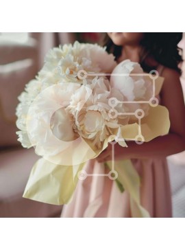 Σετ των 2 Intra Συλλεκτικό Ξύλινο Παζλ Plywood  4mm - Νεαρό κορίτσι με μπουκέτο από λευκές παιώνιες Σε Ξύλινο Κουτί - Διαστάσεις: 10x10 cm – 25 κομμάτια