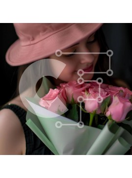 Σετ των 2 Intra Συλλεκτικό Ξύλινο Παζλ Plywood  4mm - Νεαρή γυναίκα με ροζ τριαντάφυλλα και καπέλο Σε Ξύλινο Κουτί - Διαστάσεις: 10x10 cm – 25 κομμάτια