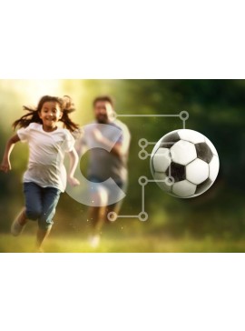 Intra Συλλεκτικό Ξύλινο Παζλ Plywood  4mm - Οικογενειακή διασκέδαση: Νεαρό κορίτσι που τρέχει με τον πατέρα να παίζει ποδόσφαιρο Σε Ξύλινο Κουτί - Διαστάσεις Puzzle: 10x10 cm – 25 κομμάτια