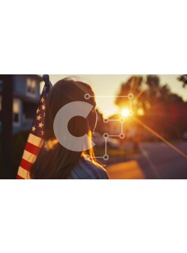 Intra Συλλεκτικό Ξύλινο Παζλ Plywood  4mm - Γυναίκα με αμερικανική σημαία στο ηλιοβασίλεμα Σε Ξύλινο Κουτί - Διαστάσεις Puzzle: 10x10 cm – 25 κομμάτια