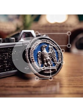 Intra Συλλεκτικό Ξύλινο Παζλ Plywood  4mm - Vintage κάμερα με μπάλωμα σε σχήμα αετού Σε Ξύλινο Κουτί - Διαστάσεις Puzzle: 10x10 cm – 25 κομμάτια