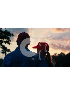 Intra Συλλεκτικό Ξύλινο Παζλ Plywood  4mm - Ζευγάρι που απολαμβάνει το ηλιοβασίλεμα Σε Ξύλινο Κουτί - Διαστάσεις Puzzle: 10x10 cm – 25 κομμάτια