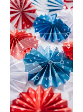 Intra Συλλεκτικό Ξύλινο Παζλ Plywood  4mm - Κόκκινοι, άσπροι ​​και μπλε ανεμιστήρες χαρτιού Origami σε σχηματισμό αμερικανικής σημαίας Σε Ξύλινο Κουτί - Διαστάσεις Puzzle: 10x10 cm – 25 κομμάτια