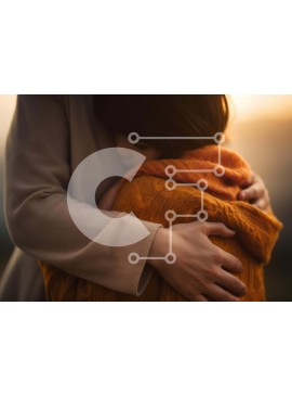 Intra Συλλεκτικό Ξύλινο Παζλ Plywood  4mm - Μητέρα που αγκαλιάζει την κόρη Σε Ξύλινο Κουτί - Διαστάσεις Puzzle: 10x10 cm – 25 κομμάτια