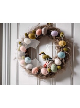 Intra Συλλεκτικό Ξύλινο Παζλ Plywood  4mm - Πολύχρωμο στεφάνι από τσόχινο πασχαλινό αυγό στην μπροστινή πόρτα με πουλί Σε Ξύλινο Κουτί - Διαστάσεις Puzzle: 10x10 cm – 25 κομμάτια