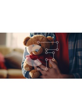 Intra Συλλεκτικό Ξύλινο Παζλ Plywood  4mm - Άνδρας που κρατά το καφέ αρκουδάκι Σε Ξύλινο Κουτί - Διαστάσεις Puzzle: 10x10 cm – 25 κομμάτια