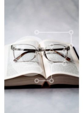 Intra Συλλεκτικό Ξύλινο Παζλ Plywood  4mm - Στοκ Φωτογραφία ενός ανοιχτού βιβλίου με τα γυαλιά Σε Ξύλινο Κουτί - Διαστάσεις Puzzle: 10x10 cm – 25 κομμάτια