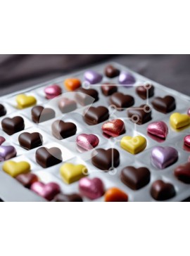 Σετ των 2 Intra Συλλεκτικό Ξύλινο Παζλ Plywood  4mm - Ανάμικτες καρδιές σοκολάτας σε ασημένιο δίσκο Σε Ξύλινο Κουτί - Διαστάσεις: 10x10 cm – 25 κομμάτια