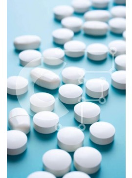 Intra Συλλεκτικό Ξύλινο Παζλ Plywood  4mm - Διάσπαρτες κάψουλες λευκών χαπιών σε μπλε επιφάνεια Σε Ξύλινο Κουτί - Διαστάσεις Puzzle: 10x10 cm – 25 κομμάτια