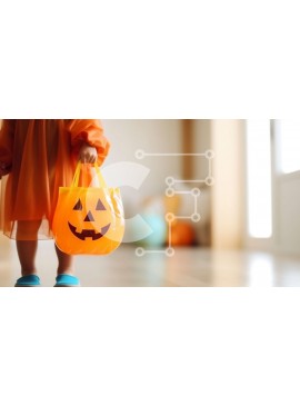 Intra Συλλεκτικό Ξύλινο Παζλ Plywood  4mm - Νεαρό κορίτσι που κρατά μια πορτοκαλί τσάντα σε σχήμα κολοκύθας για το Halloween Σε Ξύλινο Κουτί - Διαστάσεις Puzzle: 10x10 cm – 25 κομμάτια