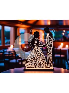 Intra Συλλεκτικό Ξύλινο Παζλ Plywood  4mm - Κομψό γλυπτό νύφης και γαμπρού σε ένα τραπέζι σε ένα εστιατόριο Σε Ξύλινο Κουτί - Διαστάσεις Puzzle: 10x10 cm – 25 κομμάτια