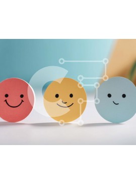 Intra Συλλεκτικό Ξύλινο Παζλ Plywood  4mm - Πολύχρωμα χάρτινα χαμογελαστά πρόσωπα σε λευκό τραπέζι Σε Ξύλινο Κουτί - Διαστάσεις Puzzle: 10x10 cm – 25 κομμάτια