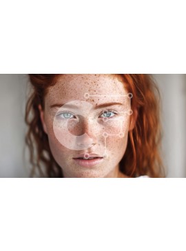 Intra Συλλεκτικό Ξύλινο Παζλ Plywood  4mm - Όμορφη κοκκινομάλλα γυναίκα με πράσινα μάτια και φακίδες Σε Ξύλινο Κουτί - Διαστάσεις Puzzle: 10x10 cm – 25 κομμάτια