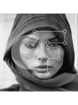 Intra Συλλεκτικό Ξύλινο Παζλ Plywood  4mm - Σοβαρή μουσουλμάνα με χιτζάμπ που κοιτάζει την κάμερα Σε Ξύλινο Κουτί - Διαστάσεις Puzzle: 10x10 cm – 25 κομμάτια