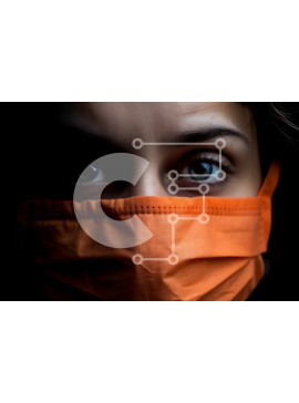 Intra Συλλεκτικό Ξύλινο Παζλ Plywood  4mm - Γυναίκα που φορά μια πορτοκαλί χειρουργική μάσκα Σε Ξύλινο Κουτί - Διαστάσεις Puzzle: 10x10 cm – 25 κομμάτια