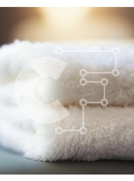 Intra Συλλεκτικό Ξύλινο Παζλ Plywood  4mm - Καθαρό και τακτοποιημένο: Λευκή πετσέτα διπλωμένη σε τραπέζι Σε Ξύλινο Κουτί - Διαστάσεις Puzzle: 10x10 cm – 25 κομμάτια