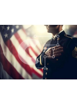 Intra Συλλεκτικό Ξύλινο Παζλ Plywood  4mm - Στρατιωτικό μέλος με στολή που στέκεται μπροστά από αμερικανικές σημαίες Σε Ξύλινο Κουτί - Διαστάσεις Puzzle: 10x10 cm – 25 κομμάτια