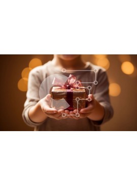 Intra Συλλεκτικό Ξύλινο Παζλ Plywood  4mm - Νεαρό κορίτσι με μακριά καστανά μαλλιά που κρατά ένα κουτί δώρου με κόκκινη κορδέλα Σε Ξύλινο Κουτί - Διαστάσεις Puzzle: 10x10 cm – 25 κομμάτια