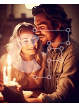 Intra Συλλεκτικό Ξύλινο Παζλ Plywood  4mm - Ρομαντική σκηνή νεαρού ζευγαριού με κερί σε αμυδρά φωτισμένο δωμάτιο Σε Ξύλινο Κουτί - Διαστάσεις Puzzle: 10x10 cm – 25 κομμάτια