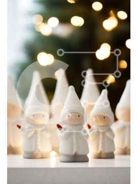 Intra Συλλεκτικό Ξύλινο Παζλ Plywood  4mm - Λευκά αγαλματίδια στο τραπέζι με χριστουγεννιάτικο δέντρο στο φόντο Σε Ξύλινο Κουτί - Διαστάσεις Puzzle: 10x10 cm – 25 κομμάτια