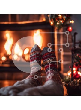 Intra Συλλεκτικό Ξύλινο Παζλ Plywood  4mm - Πόδια δίπλα στο Χριστουγεννιάτικο Τζάκι Σε Ξύλινο Κουτί - Διαστάσεις Puzzle: 10x10 cm – 25 κομμάτια