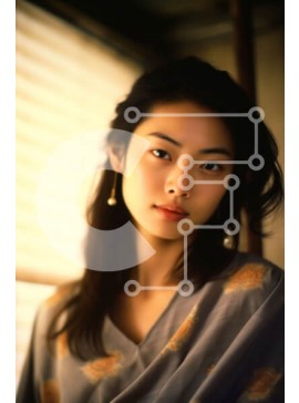 Intra Συλλεκτικό Ξύλινο Παζλ Plywood  4mm - Σοβαρή Ασιάτισσα με γκρι σάλι που κοιτάζει στην απόσταση Σε Ξύλινο Κουτί - Διαστάσεις Puzzle: 10x10 cm – 25 κομμάτια