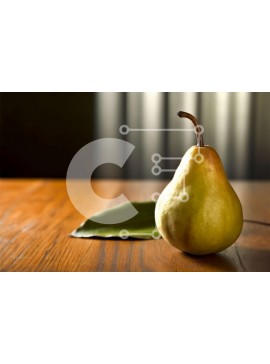 Σετ των 2 Intra Συλλεκτικό Ξύλινο Παζλ Plywood  4mm - Φρέσκο ​​και ζουμερό αχλάδι σε ξύλινο τραπέζι με θέα Σε Ξύλινο Κουτί - Διαστάσεις: 10x10 cm – 25 κομμάτια