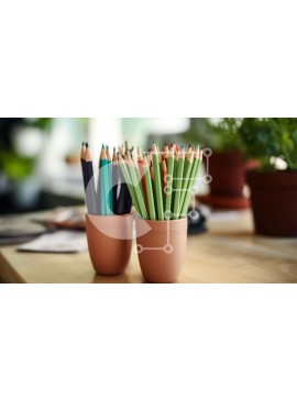 Intra Συλλεκτικό Ξύλινο Παζλ Plywood  4mm - Χώρος εργασίας εμπνευσμένος από τη φύση με φυτά σε γλάστρες και πολύχρωμα μολύβια Σε Ξύλινο Κουτί - Διαστάσεις: 10x10 cm – 25 κομμάτια