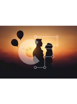 Intra Συλλεκτικό Ξύλινο Παζλ Plywood  4mm - Ρομαντικό ζευγάρι που κρατά μπαλόνια στο ηλιοβασίλεμα Σε Ξύλινο Κουτί - Διαστάσεις Puzzle: 10x10 cm – 25 κομμάτια