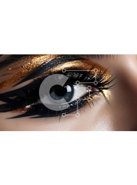 Intra Συλλεκτικό Ξύλινο Παζλ Plywood  4mm - Εκπληκτική κινηματογράφηση σε πρώτο πλάνο του γυναικείου ματιού με μαύρο και χρυσό μακιγιάζ Σε Ξύλινο Κουτί - Διαστάσεις Puzzle: 10x10 cm – 25 κομμάτια