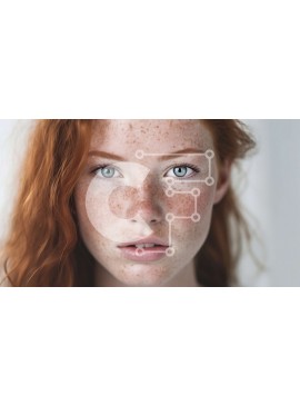 Intra Συλλεκτικό Ξύλινο Παζλ Plywood  4mm - Σοβαρό πορτρέτο μιας κοκκινομάλλας γυναίκας με φακίδες Σε Ξύλινο Κουτί - Διαστάσεις Puzzle: 10x10 cm – 25 κομμάτια