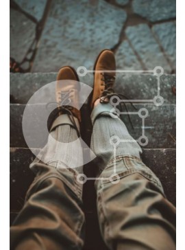 Intra Συλλεκτικό Ξύλινο Παζλ Plywood  4mm - Πόδια ατόμου στις σκάλες της πολυκατοικίας Σε Ξύλινο Κουτί - Διαστάσεις Puzzle: 10x10 cm – 25 κομμάτια