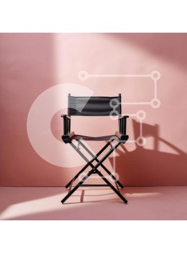 Intra Συλλεκτικό Ξύλινο Παζλ Plywood  4mm - Κενή καρέκλα σκηνοθέτη ενάντια στον ροζ τοίχο Σε Ξύλινο Κουτί - Διαστάσεις Puzzle: 10x10 cm – 25 κομμάτια