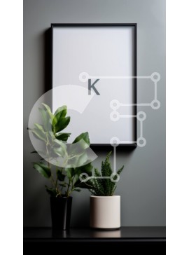 Intra Συλλεκτικό Ξύλινο Παζλ Plywood  4mm - Μαύρο πλαίσιο με γράμμα Κ και φυτό σε γλάστρα σε σκούρο γκρι τοίχο Σε Ξύλινο Κουτί - Διαστάσεις Puzzle: 10x10 cm – 25 κομμάτια