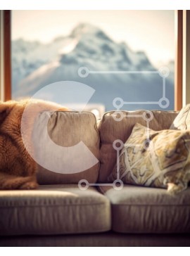 Intra Συλλεκτικό Ξύλινο Παζλ Plywood  4mm - Άνετη γούνινη κουβέρτα καφέ στον καναπέ του σαλονιού με θέα στο χιονισμένο βουνό Σε Ξύλινο Κουτί - Διαστάσεις Puzzle: 10x10 cm – 25 κομμάτια